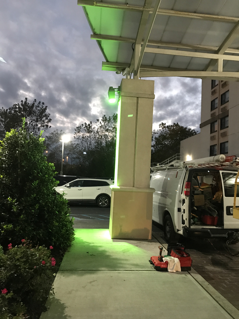 holiday inn fllod light