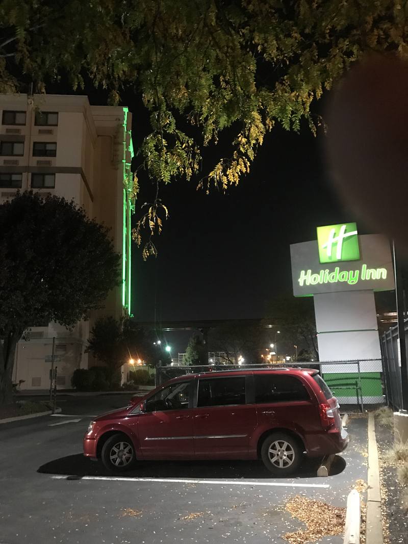 holiday inn fllod light